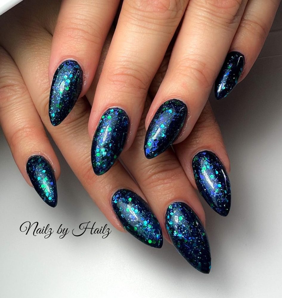 Glitter Nail Art 2023 - Glam Ideas for Making Your Manicure Shine!