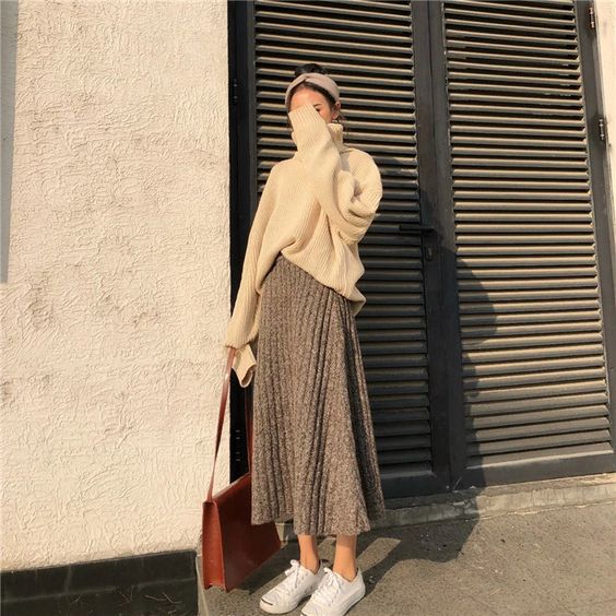 2023's Biggest Fall Outfit Combo: Maxi Skirt and Sneakers