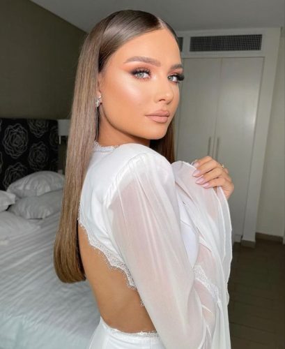 How to Style Middle Part Hairstyles in 2023