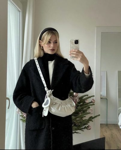 How to Style Middle Part Hairstyles in 2023