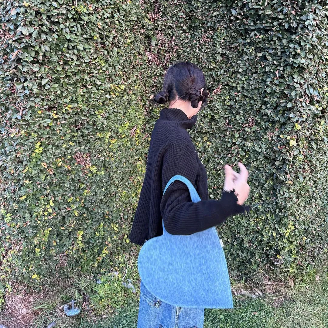 How Jennie BLACKPINK Rocked the Viral Denim Tote Bag —It’s Gonna Be Huge!