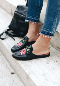 Comfort and Style: The Huge Comeback of Flat Mules in Fashion – Ferbena.com