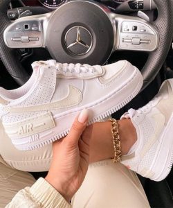 Ultimate Guide To Wear Sneakers For Spring Outfit 2021