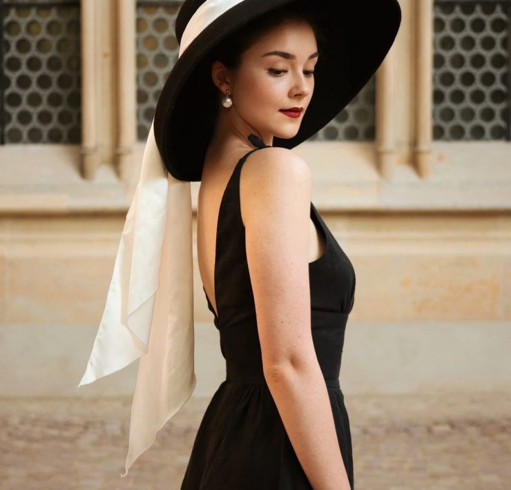 70s Inspired Fashion Style Is Making Major Comeback in 2022