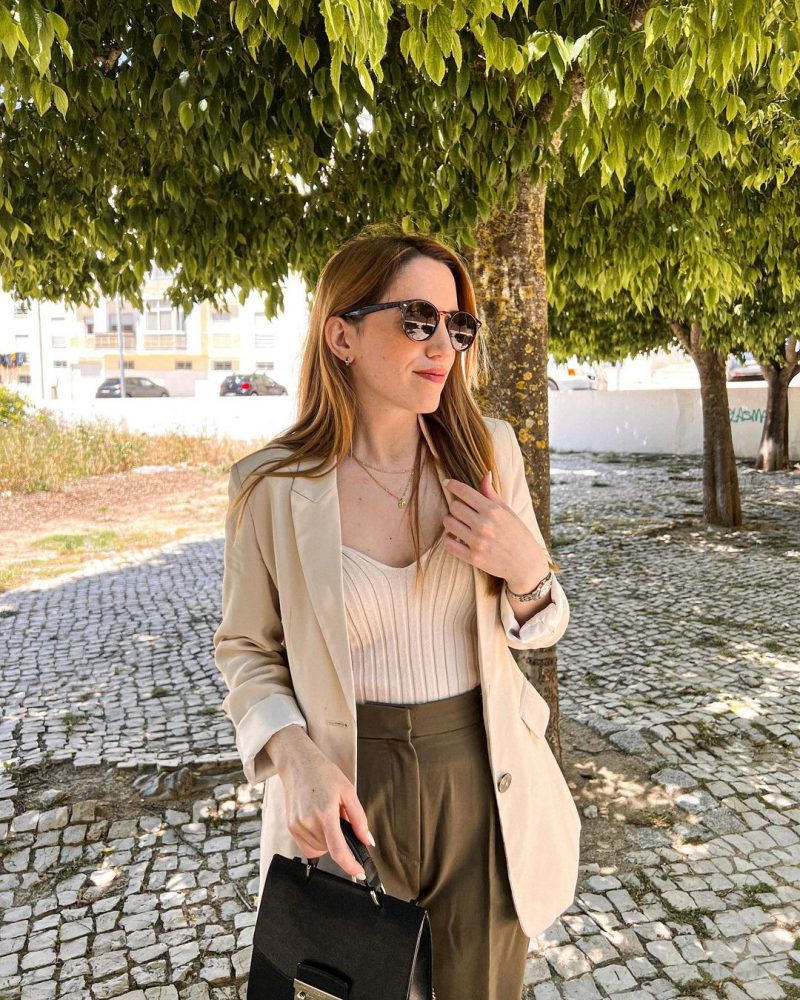 How To Style Minimalist Outfit With Trendy Sunglasses