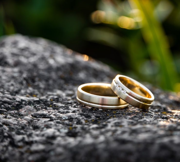 Wedding Bands: A 2022 Style Guide