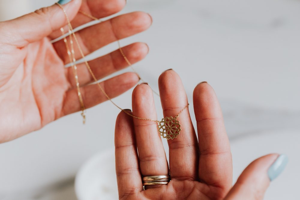 The Guide To Buying Jewellery From An Online Store: What You Need to Know