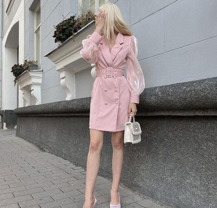Trendy Pink Outfit Ideas That Are Perfect For Fall Date