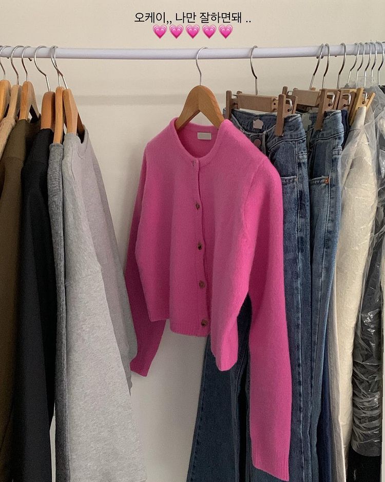 Trendy Pink Outfit Ideas That Are Perfect For Fall Date