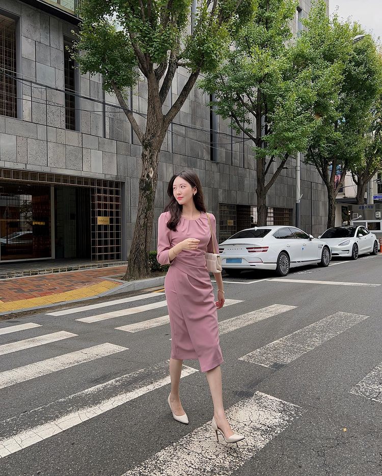 Trendy Pink Outfit Ideas That Are Perfect For Fall Date