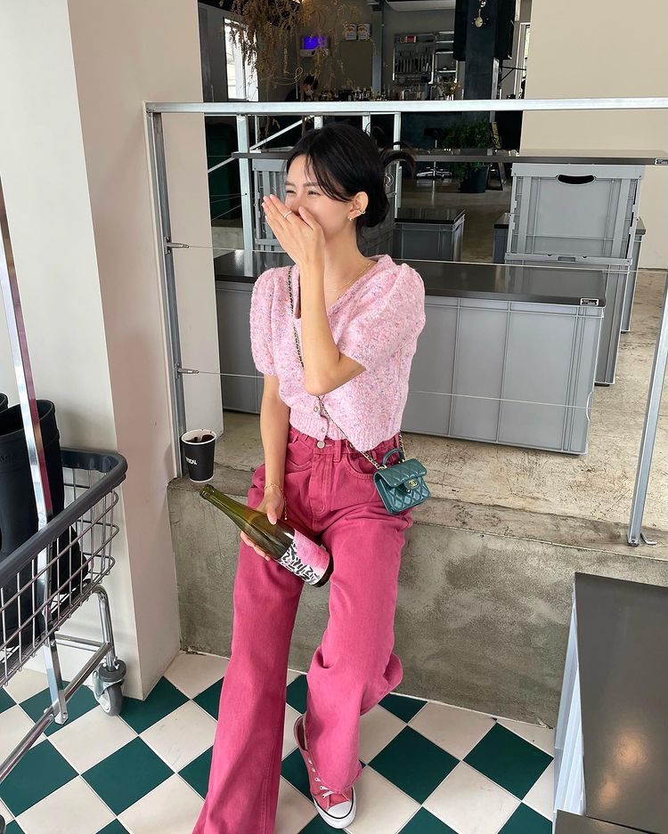 Trendy Pink Outfit Ideas That Are Perfect For Fall Date