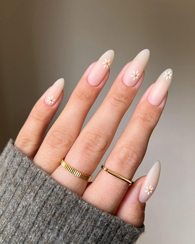 8 Aesthetic Flower Nails Art Ideas For The 2023’s Spring Biggest Trend