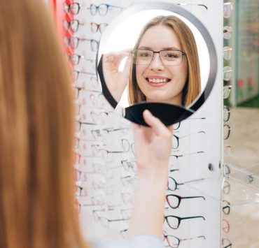 How To Choose Eyeglasses For A Perfect Look