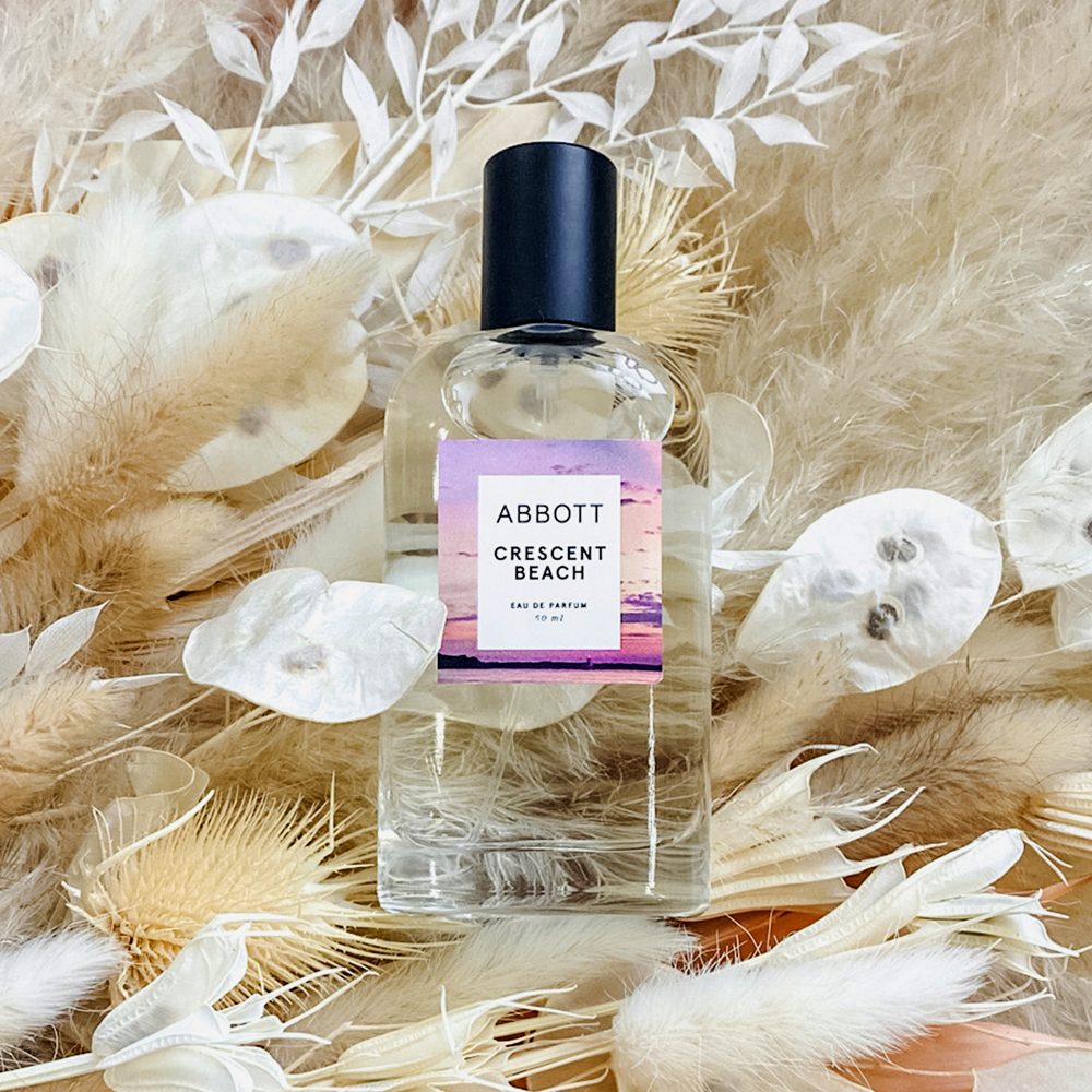 Choosing Wedding Perfumes for Every Season: Scents for Spring, Summer, Fall, and Winter