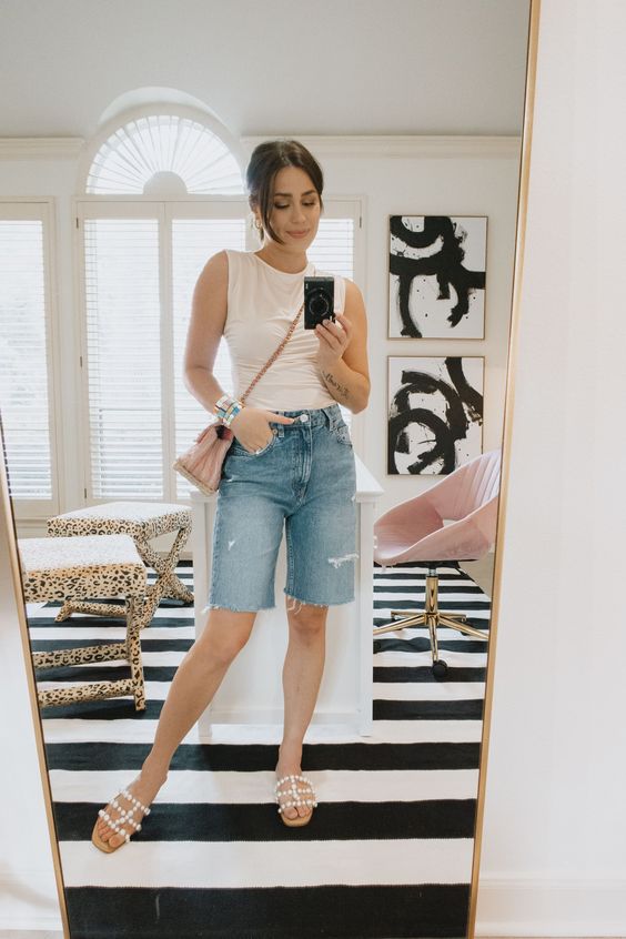 Summer Vibes: How to Style Bermuda Shorts for a Casual Day Out
