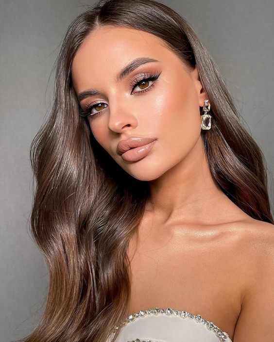 Beauty Trend 2023: The Brown Lipstick is Making Huge Comeback