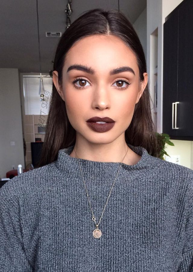 Beauty Trend 2023: The Brown Lipstick is Making Huge Comeback 