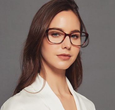 Eyeglass Trends 2023 for Career Women That Will Make a Fashion Statement