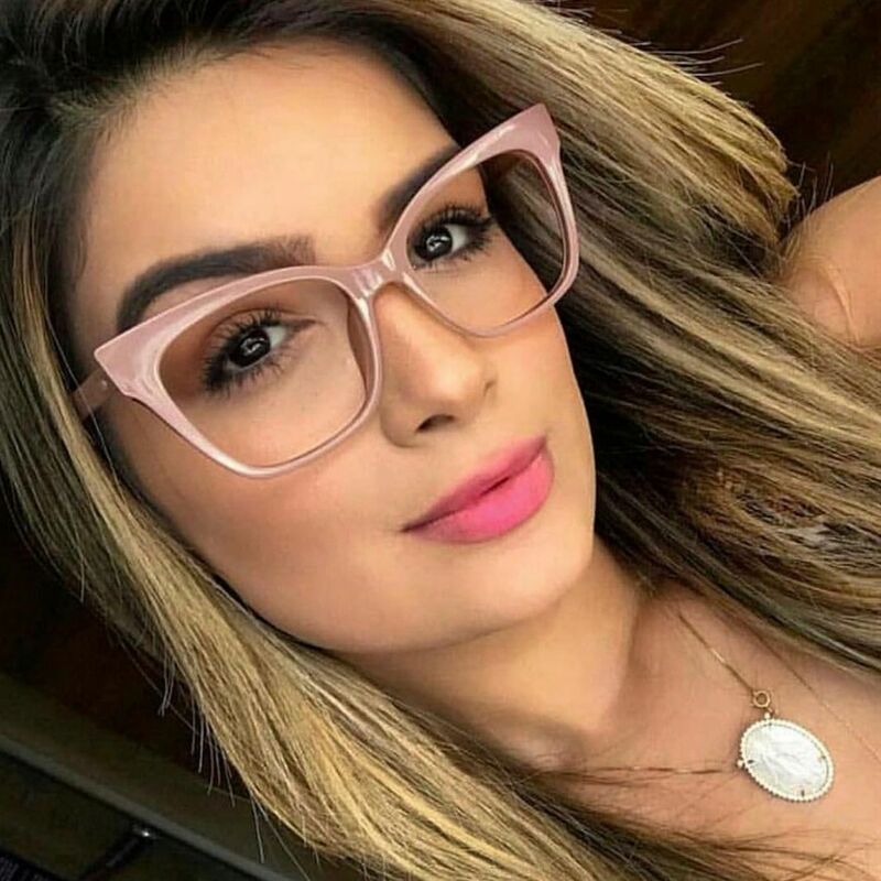 Eyeglass Trends 2023 for Career Women That Will Make a Fashion Statement