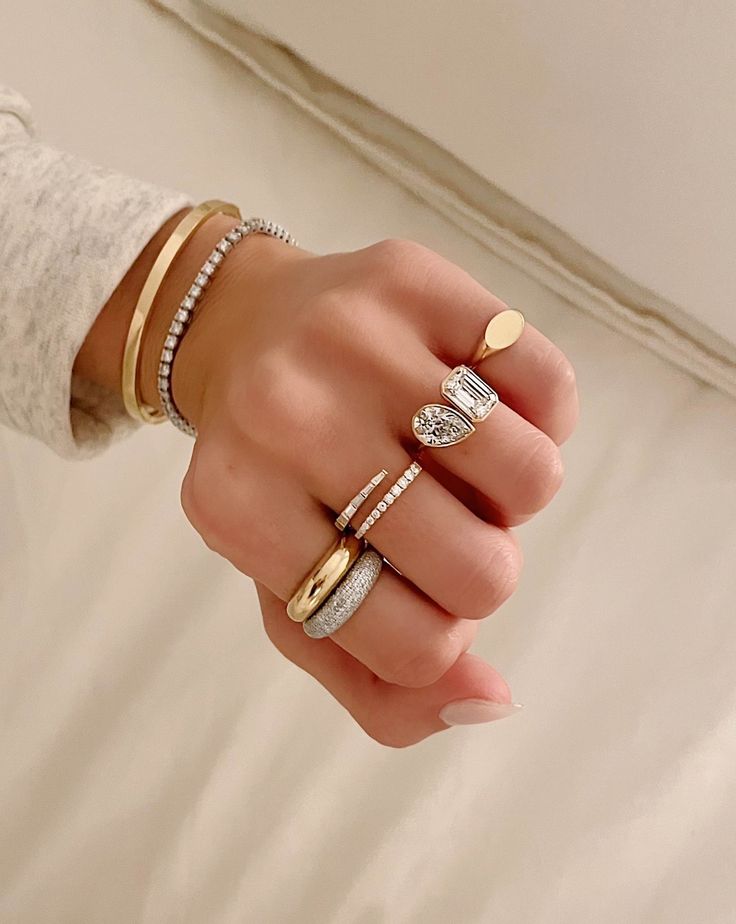 A Guide For Fall Jewelry: The Best Stacking Rings Trend for the Season