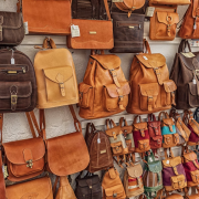 How to Choose the Perfect Leather Bag as a Gift