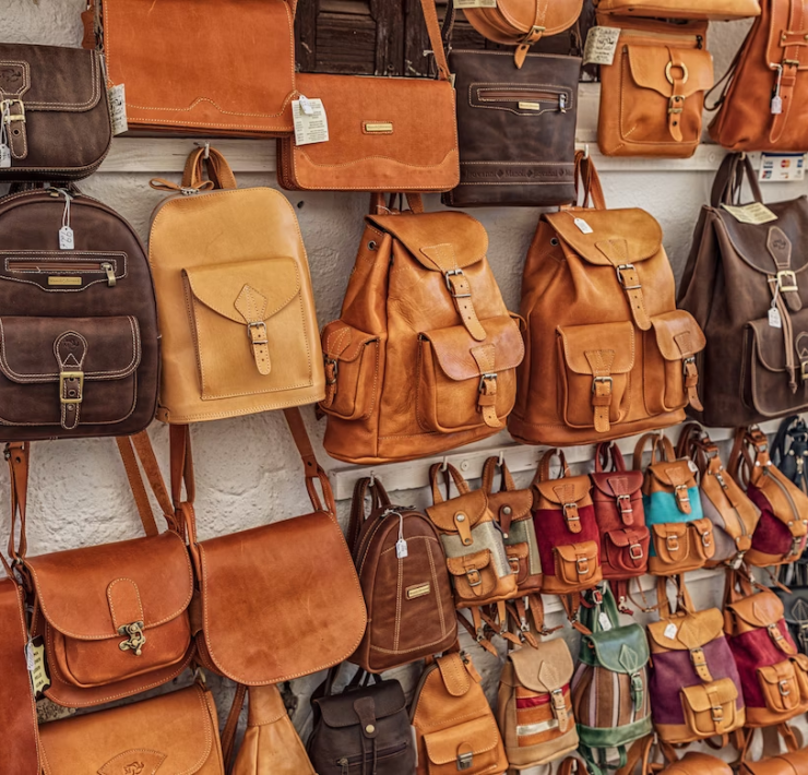 How to Choose the Perfect Leather Bag as a Gift