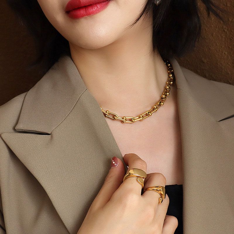 2023’s Fall Jewelry Trend - How to Style Chain Necklaces For Your Outfit
