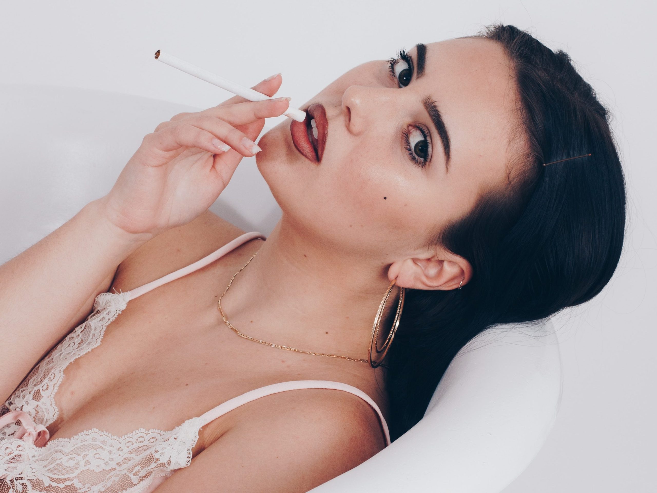 How to Easily Buy and Use a Disposable E-Cigarette: What You Need to Know