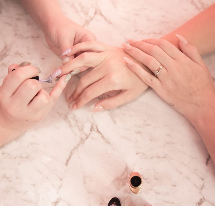 How to Find the Right Nail Salon for You