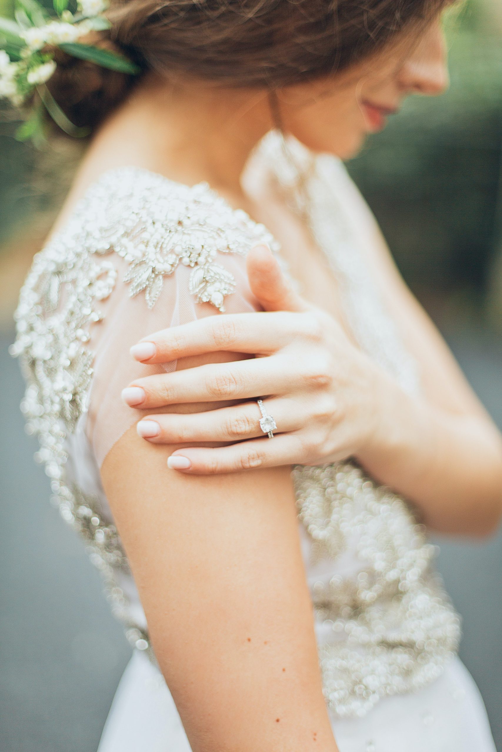Navigating Beauty and Sentiment: Selecting Engagement Rings with Care