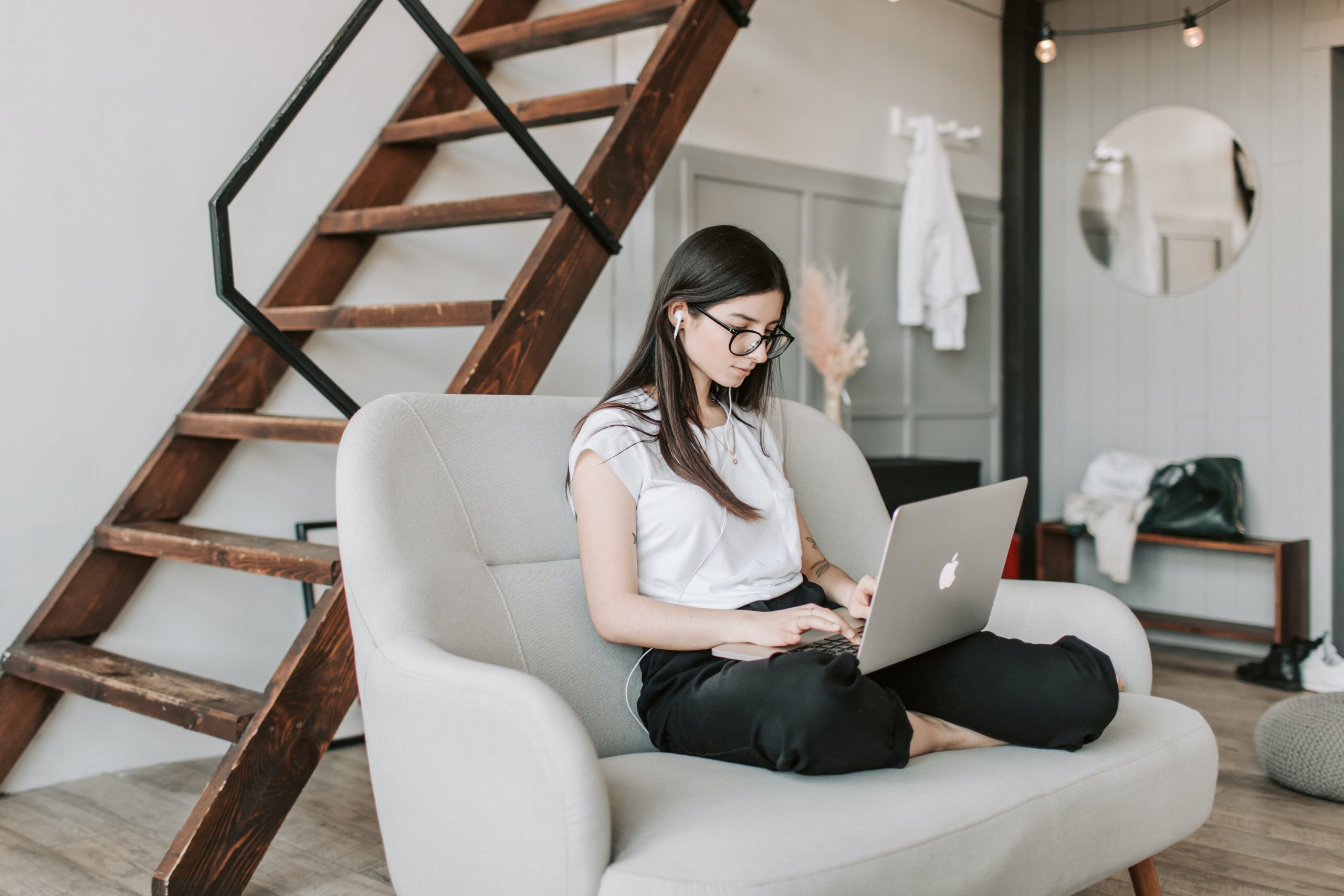 4 Ways to Build Camaraderie in a Virtual Setting
