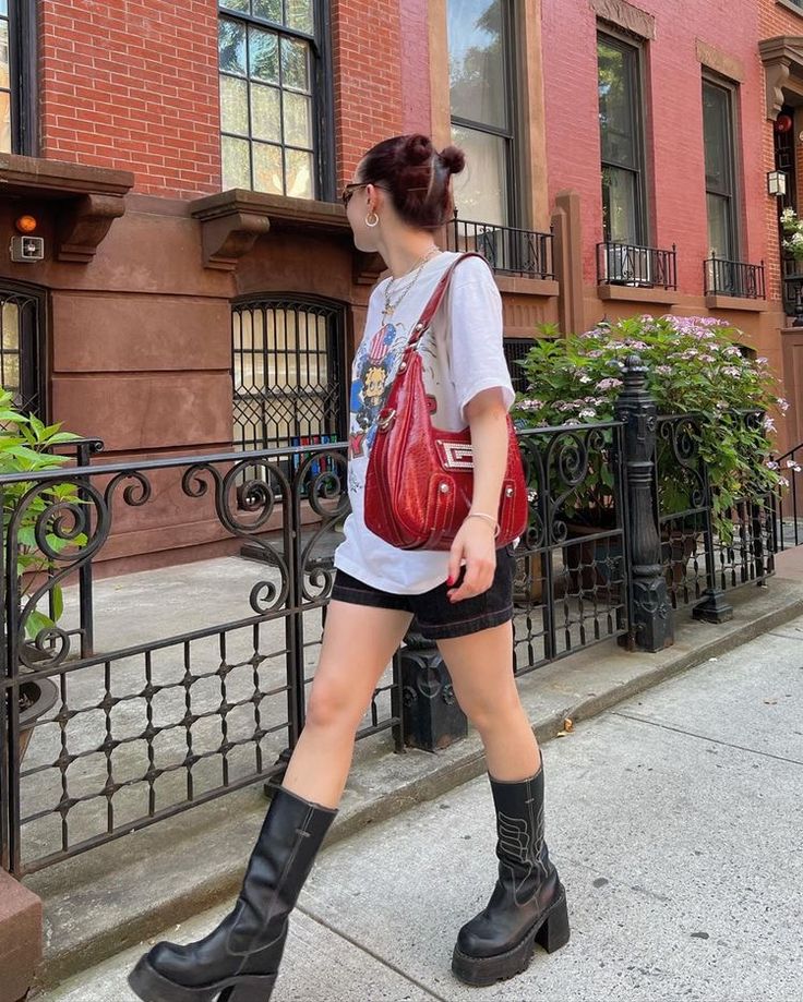 Summer Trend Prediction 2025: The Graphic Tee is Back!