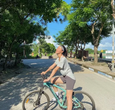 5 Chic Bike Outfits I’d Love to Wear for My Next Vacation