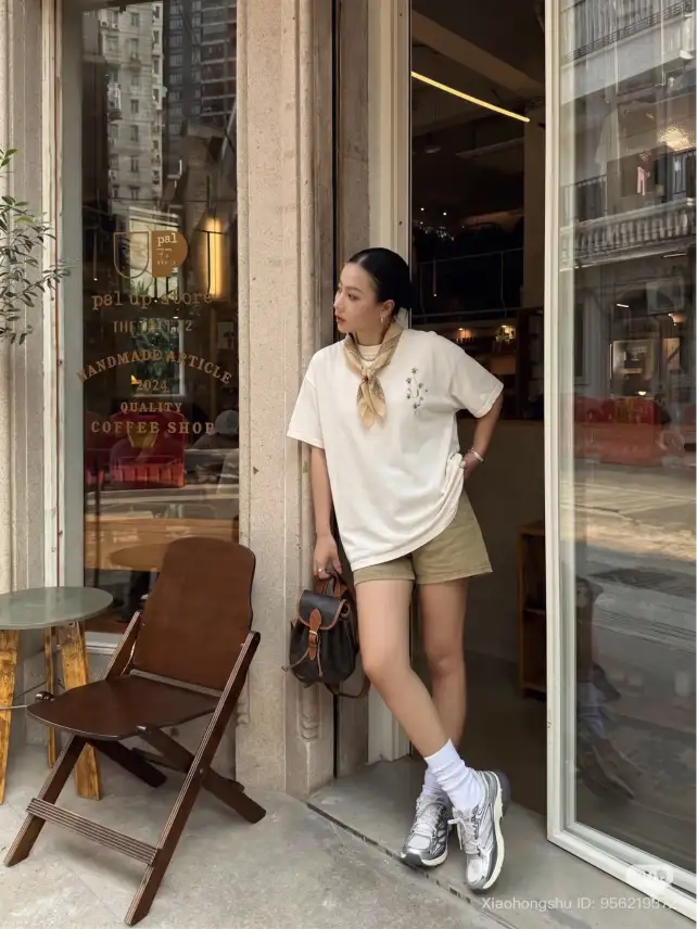 The Oversized Tee Outfits I Keep Wearing For Summer 2026